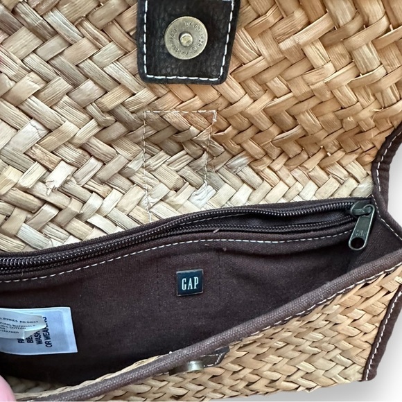 Gap Tan and Brown Wicker Weave Straw Clutch With Faux Leather Buckle - Picture 7 of 11